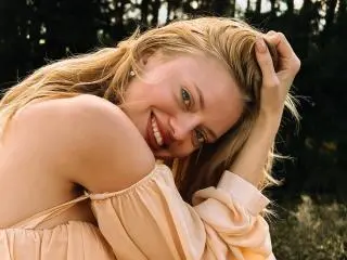 Xlovecam Live Porn of CrystalHope