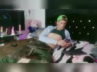 Xlovecam Free Porn Cam of TylerCa