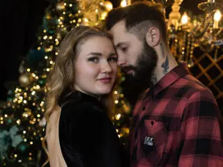 Xlovecam Sex Cam of MikeAndAnna