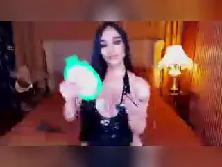 Xlovecam Sex Chat of EmpressiveValerie