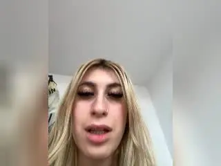 Xlovecam Adult Webcam of SammyViolet