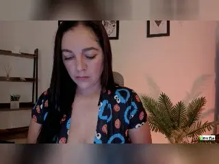 PrettyEllie from xlovecam