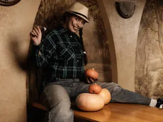 Xlovecam Live Sex of MilanaKitty