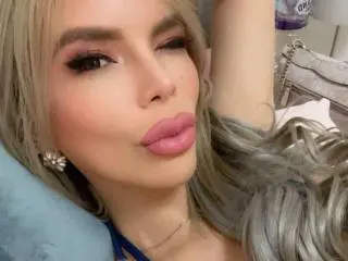 Xlovecam Adult Webcam of HotCumAdriana69x