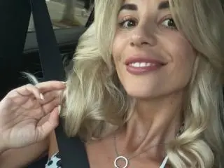 Xlovecam Adult Webcams of BellaRayyy