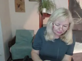 EvelynLoveShy from xlovecam