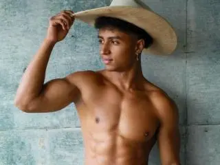 MagnusKing from xlovecam