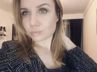 Xlovecam Sex Chat of HeartlessQueenn